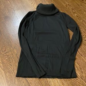 Black Lululemon turtleneck sweater